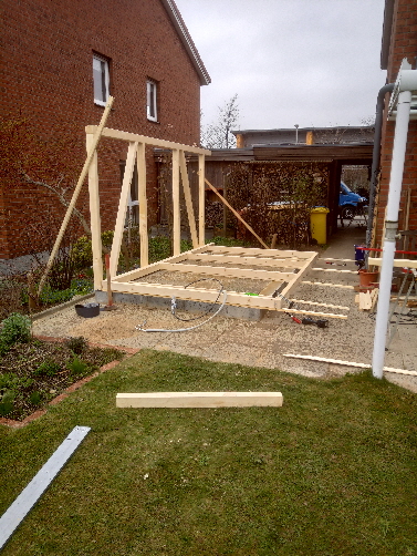 Die Wände werden zusammengebaut