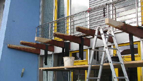 Rotte Balkeinteile werden ausgebessert Rotte Balkeinteile werden ausgebessert