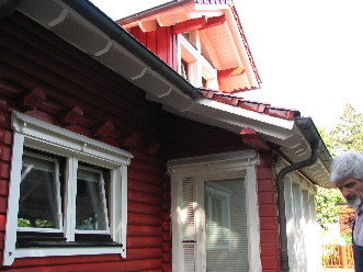 ein neuer Anstrich für das Blockhaus