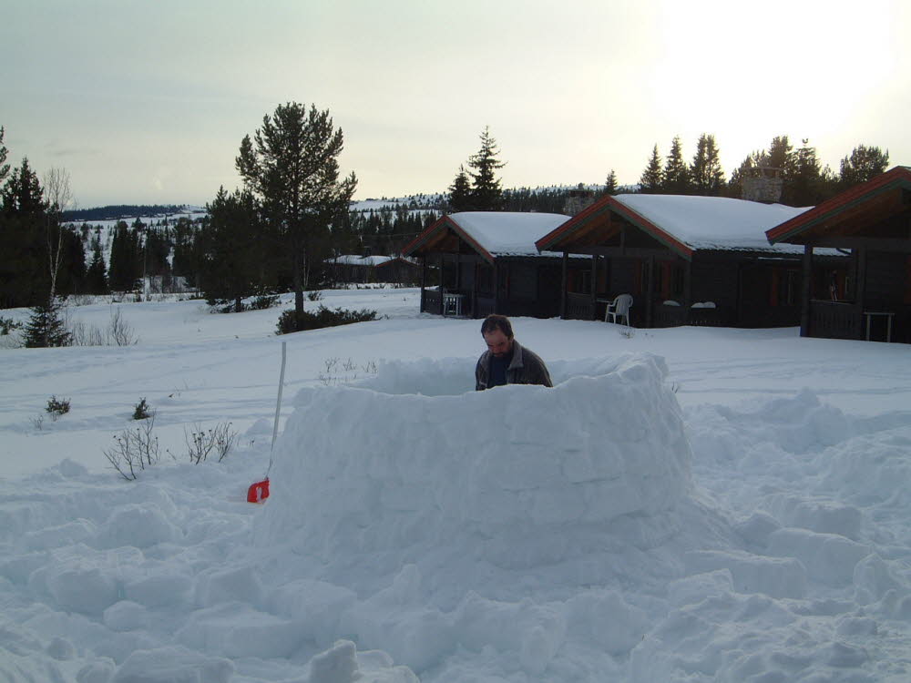 Ein Iglu entsteht